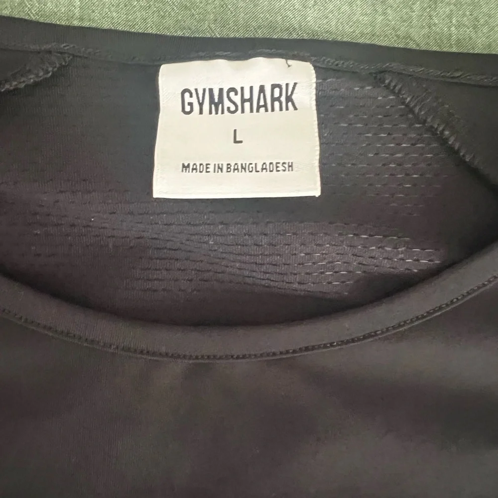 Gymshark Women's Black Long Sleeve Crop Top - Picture 3 of 3